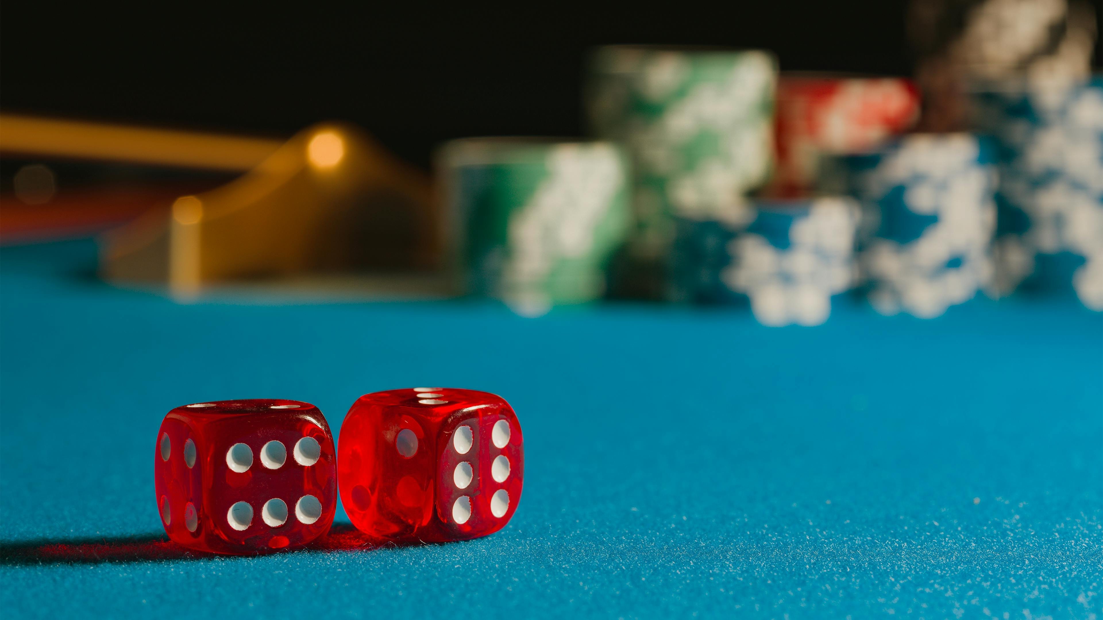 Meja Sic Bo kasino langsung dengan dealer profesional di biru 777